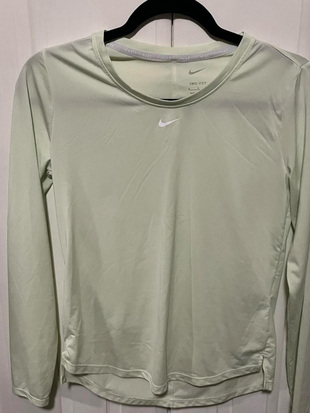 Nike Women’s Dri-FIT Long Sleeve Top - Pale Mint